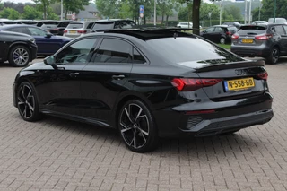 Audi A3 Audi A3 Limousine 30 TFSI S edition / Panoramadak / Camera / Head-up / Luxe Leder / B&O / Carbon spoiler / Dodehoek / Navigatie / ACC / DAB - afbeelding nr 3