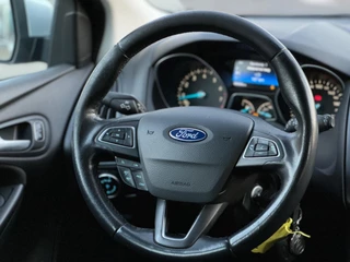 Ford Focus Ford Focus Wagon 1.0 Navi Trekhaak PDC Dealeronderhouden 2e eig Grote ond.beurt Boekjes volledig Bluetooth APK bij aflevering - afbeelding nr 11