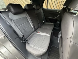 Volkswagen T-Cross Volkswagen T-Cross 1.0 TSI R-line Automaat | LED | Trekhaak |  Getint glas | Climate control | Cruise control adaptief | Lane assist | Dode hoek detectie | DAB | Navigatiesysteem | Inklapbare spiegels | Parkeersensoren voor en achter - afbeelding nr 40