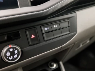 Volkswagen Transporter Volkswagen Transporter Kombi 2.0 TDI L1H1 Comfortline 9 Persoons (APPLE CARPLAY, TREKHAAK, PARKEERSENSOREN, GETINT GLAS, ELEK RAMEN, NIEUWE APK, NIEUWSTAAT) - afbeelding nr 27