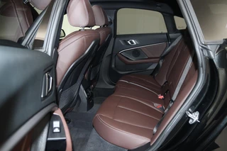 BMW 2 Serie BMW 2-serie Gran Coupé 218i Executive Edition (PANORAMADAK, ACHTERUITRIJCAMERA, PARKEERSENSOREN, STOELVERWARMING, AUTOMAAT) - afbeelding nr 11
