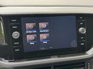 Volkswagen T-Cross Volkswagen T-Cross 1.0 TSI R-line Automaat | LED | Trekhaak |  Getint glas | Climate control | Cruise control adaptief | Lane assist | Dode hoek detectie | DAB | Navigatiesysteem | Inklapbare spiegels | Parkeersensoren voor en achter - afbeelding nr 28