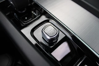 Volvo XC60 Volvo XC60 2.0 T8 Plug-in hybrid AWD Plus Dark | Luchtvering | 360 | H&K | Trekhaak - afbeelding nr 17