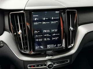 Volvo XC60 Volvo XC60 2.0 T8 Twin Engine AWD Automaat-8  Inscription | 19 inch | Standkachel | Elek. Stoelen + geheugen | Panoramadak | Semi-elek. Trekhaak - afbeelding nr 10