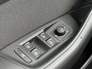Volkswagen Passat Volkswagen Passat Variant 1.5 TSI Automaat/Trekhaak/Climate control/Stoelverwarming/150PK Keyless entry - afbeelding nr 22