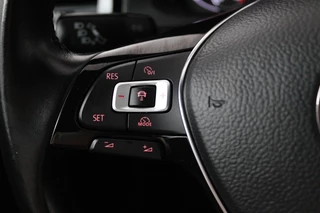 Volkswagen Polo Volkswagen Polo 1.0 TSI Comfortline (PARKEERSENSOREN, CRUISE ADAPTIEF, NAVIGATIE, NL-AUTO, GOED ONDERHOUDEN) - afbeelding nr 18