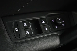Volkswagen Tiguan Volkswagen Tiguan 1.5 TSI R-Line | Panoramadak | 360 camera | Trekhaak | Full LED | Stoelverwarming | Carplay | Harman-Kardon | Adaptive cruise | Navigatie - afbeelding nr 38