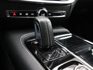 Volvo V60 Volvo V60 T6 PLUG-IN HYBRID R-DESIGN SCHUIFDAK ACC KEYLESS 19INCH STOELVER - afbeelding nr 27