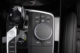 BMW 1 Serie BMW 1 Serie 118i Executive Ed. M Sport / Navigatie / Half leder / 19'' / Sportstoelen / Blackpack / Dakspoiler / Stoelverwarming / Cruise Control / Getint glas - afbeelding nr 21