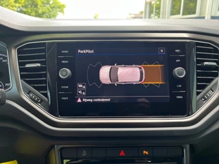 Volkswagen T-Roc Volkswagen T-Roc 1.0 TSI STYLE / NAVI / CARPLAY / ADAP. CRUISE / 18'' LMV / DAB / PDC - afbeelding nr 10