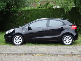 Kia Rio Kia Rio 1.2 CVVT BusinessLine met Radio en Airco - afbeelding nr 2