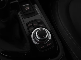 BMW 2 Serie BMW 2-serie Active Tourer 218i High Executive | Leder | Stoelverwarming |  Navigatie | Parkeerhulp | Full LED | Climate control | Cruise control | Bluetooth - afbeelding nr 17