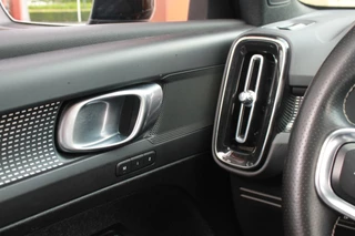 Volvo XC40 Volvo XC40 T4 Recharge R-Design | Stoelverwarming | Parkeercamera | BLIS | Pilot Assist | Electr. Stoelen | Glossy Black | Keyless - afbeelding nr 28