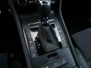 Škoda Superb Skoda Superb Combi 1.4 TSI iV 218pk Sportline Business | 360 Camera | Sportstoelen | 19 inch LMV - afbeelding nr 14