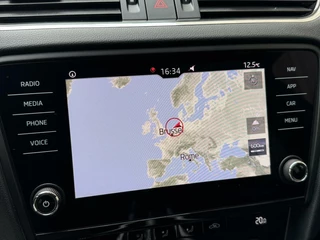 Škoda Octavia Skoda Octavia Combi 1.0 TSI Sport Navigatiesysteem | Trekhaak | Apple CarPlay | Climate control | Cruise control | Getint glas | Parkeersensoren achter - afbeelding nr 12