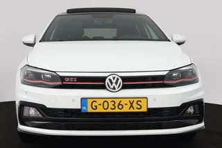 Volkswagen Polo Volkswagen Polo 2.0 TSI GTI (PANORAMADAK, NL-AUTO, NAVIGATIE, ACHTERUITRIJCAMERA, AUTOMAAT, CRUISE ADAPTIEF, PARKEERSENSOREN) - afbeelding nr 17