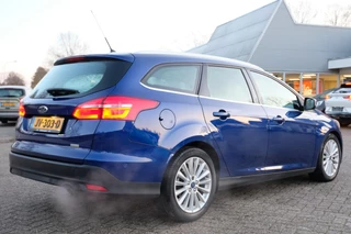 Ford Focus Ford Focus Wagon 1.5 Titanium 150pk | Half leder | Winterpack | 1.500kg trekgewicht | Dealeronderhouden | Navigatie | Parkeersensoren voor & Achter - afbeelding nr 3