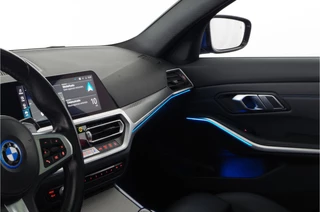 BMW 3 Serie BMW 3-serie Touring 330e M Sport Pano.schuif/Laser LED/Adaptive ophanging/Memory/Head-up/Portimo Blue... - afbeelding nr 10