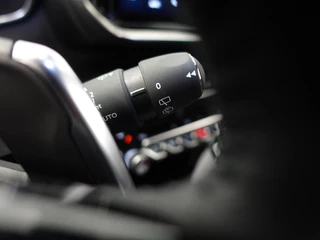 Peugeot 2008 Peugeot 2008 1.2 PureTech 130pk Automaat Allure | Navigatie | Apple Carplay/Android | Auto 360 camera | Parkeersensoren | Blind Spot Assist | Adaptive Cruise Control | Stoelverwarming | Getinte ramen | Climate Control - afbeelding nr 18