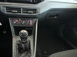 Volkswagen Polo Volkswagen Polo 1.0 TSI Comfortline Business R LINE NL AUTO Virtual Cockpit - afbeelding nr 19