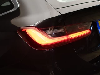 BMW 3 Serie BMW 3-serie Touring 320e M Sport (PANORAMADAK,APPLE CARPLAY,NAVI,SFEERVERLICHTING,STOELVERWARMING,CAMERA,LEDER,CRUISE,CLIMATE) - afbeelding nr 34