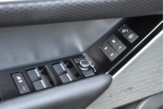 Land Rover Range Rover Velar Land Rover Range Rover Velar 2.0 P250 Turbo AWD R-Dynamic Drive Pro Pack | Keyless | Digitale tellers | Pano.dak | Carplay | Adapt.CC | Camera | Meridian | Elekt.stoelen - afbeelding nr 17