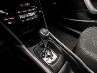 Peugeot 2008 Automaat (APPLE CARPLAY, NAVIGATIE, CAMERA, CLIMATE, CRUISE, SPORTSTOELEN, PARKEERSENSOREN, NIEUWE APK, NIEUWSTAAT) - afbeelding nr 10