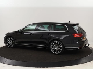 Volkswagen Passat Volkswagen Passat 1.4 TSI R Line | Trekhaak | 360 camera |  Stoelverwarming | Leder/Alcantara | Carplay | Adaptive cruise | Navigatie | Full LED | Virtual Cockpit - afbeelding nr 2