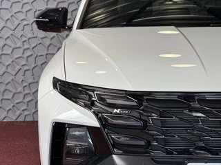 Hyundai Tucson Hyundai Tucson NIEUWE AUTO 1.6 T-GDI PHEV 252PK 4WD N-LINE SKY PANO. 360.CAMERA ELEK.KLEP ELEK.STOEL/GEHEUG.VERWARMD SUBWFR 19''LMV ZWARTE HEMEL HEADUP STOELKOELING STUURVERW. PLUG IN HYBRIDE - 5 JAAR GARANTIE - afbeelding nr 70