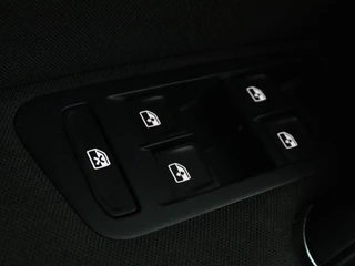 Volkswagen Golf Volkswagen Golf 1.0 TSI Connected Series | Carplay | Camera |  Navigatie | Climate control | Parkeerhulp | Cruise control | Sportstoelen - afbeelding nr 26