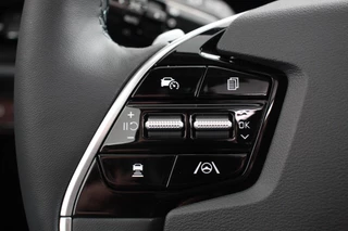 Kia Niro EV Kia Niro EV DynamicPlusLine 64.8 kWh | DEMO ! | Navigatie Half Leder Schuif-kantel dak Electrisch bedienbare achterklep DAB Led Camera Extra Getint Glas Lichtmetalen Velgen - afbeelding nr 18