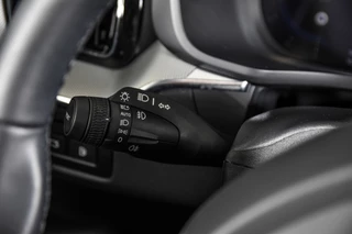 Volvo XC60 Volvo XC60 2.0 T6 Plug-in hybrid AWD Plus Dark | S/K-Panodak | Dig. Cockpit | Adapt. Cruise | Memory Stoelen | Elek. Klep | Stoel-+stuurverw. | 360 Camera | Harman/Kardon | NAV+App. Connect | LM 19