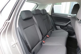 Volkswagen Polo Volkswagen Polo 1.0 TSI 95 PK Comfortline , Trekhaak , Stoelverwarming , Navigatie , Parkeersensoren , Climate control , 17