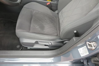 Volkswagen Golf Volkswagen Golf 1.5 TSI 96kw 130pk Style , Panorama dak , Led, Virtual cockpit ,Trekhaak uitklapbaar, PDC, Navigatie via Carplay , DAB+ , Stoelverwarming,Alcantara bekleding, etc. - afbeelding nr 19