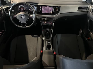 Volkswagen Polo Volkswagen Polo 1.0 TSI COMFORTLINE RIJKLAAR l NAP l LMV l AIRCO l ACC l - afbeelding nr 2