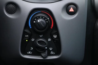 Peugeot 108 Peugeot 108 1.0 e-VTi Active TOP! Cabriodak Led Airco Stuurwielbediening Dealer onderhouden uistraling!! 86000KM BJ2018 - afbeelding nr 17