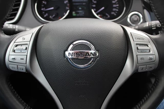 Nissan QASHQAI Nissan QASHQAI 1.2 N-Connecta / Trekhaak / Panoramadak / 360Camera / 18'' / Keyless / Navigatie / Getint glas / DAB / Cruise Control - afbeelding nr 27