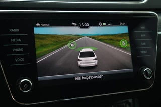 Škoda Superb Škoda Superb Combi 1.4TSI iV 218PK Business Ed. Plus *NAP/Trekh/Virtual/Stoelvw/Keyless* - afbeelding nr 42