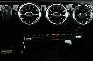 Mercedes-Benz A-Klasse Mercedes-Benz A-klasse 250e AMG Night | Carplay | Stoelverwarming |  Camera | Sfeerverlichting | Navigatie | Widescreen | Park Assist | Leder/Alcantara - afbeelding nr 26
