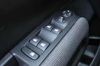 Citroën C3 Aircross Citroen C3 Aircross 1.2 110PK SHINE | NAVIGATIE | ACHTERUITRIJ CAMERA | APPLE CARPLAY/ANDROID AUTO | ALL SEASON BANDEN | LICHTMETALEN VELGEN | CRUISE CONTROL | CLIAMTE CONTROL | LED KOPLAMPEN | - afbeelding nr 15
