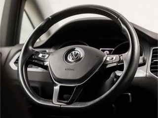 Volkswagen Golf Sportsvan Automaat (NAVIGATIE, CLIMATE, STOELVERWARMING, ADAPTIVE CRUISE, SPORTSTOELEN, PARKEERSENSOREN, GETINT GLAS, LM VELGEN, NIEUWE APK, NIEUWSTAAT) - afbeelding nr 17