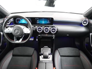Mercedes-Benz CLA Mercedes-Benz CLA Shooting Brake 200 AMG // Panoramadak // Sfeerverlichting // Privacy Glas // 19