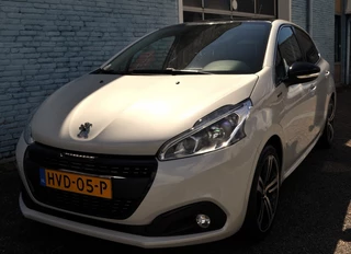 Peugeot 208 Peugeot 208 1.2 GT-Aut. Pano Nav pdc+cam 1/2leer - afbeelding nr 1