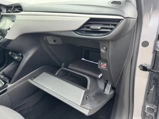Opel Corsa Opel CORSA 1.2 Edition Navigatie Cruise Carplay Lm velgen Airco Goed onderhouden! - afbeelding nr 24