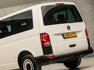 Volkswagen Transporter Volkswagen Transporter Kombi 2.0 TDI L1H1 Comfortline 9 Persoons (APPLE CARPLAY, TREKHAAK, PARKEERSENSOREN, GETINT GLAS, ELEK RAMEN, NIEUWE APK, NIEUWSTAAT) - afbeelding nr 11