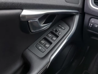 Volvo V40 Volvo V40 2.0 D2 R-Design Business | Origineel NL | Navi | Bi-Xenon | Clima | Cruise | Leder+Alcantara | Stoelverwarming | Pdc | Licht+Regensensor | 16''lm | Voorruitverwarming - afbeelding nr 20