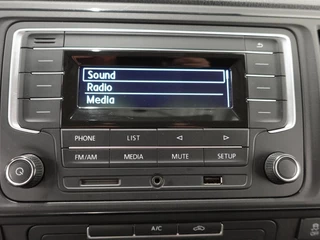 Volkswagen Transporter Volkswagen Transporter 2.0 TDI L1H1 Airco Cruise control Trekhaak Parkeersensoren 3-zits Sidebars Euro6 - afbeelding nr 20