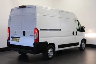 Peugeot Boxer Peugeot Boxer 2.2 BlueHDi 120PK 2x Schuifdeur L2H2 EURO 6 - Airco - Navi - Cruise - Camera - € 15.950,- - afbeelding nr 2