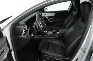 Mercedes-Benz A-Klasse Mercedes-Benz A-klasse 250e AMG Night | Stoelverwarming | Carplay |  Widescreen | Sfeerverlichting | Camera | Leder/Alcantara | Navigatie | Full LED - afbeelding nr 4