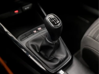 Kia Stonic (APPLE CARPLAY, GROOT NAVI, CLIMATE, ADAPTIVE CRUISE, SPORTSTOELEN, KEYLESS, CAMERA, GETINT GLAS, LM VELGEN, NIEUWSTAAT) - afbeelding nr 10
